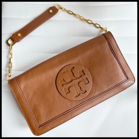Tory Burch Reva Clutch in Tan Leather & Gold. - Picture 8 of 10